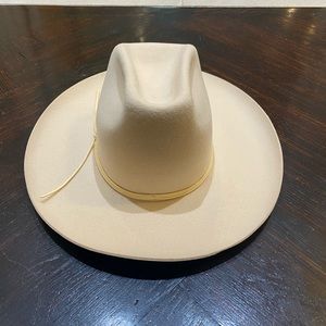 NEVER OPEN! Lack of color; Goldfinger Ivory Wool S
